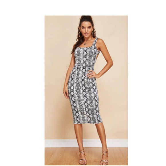 NEW 🌺 Snakeskin Backless Bodycon Dress - Picture 2 of 8